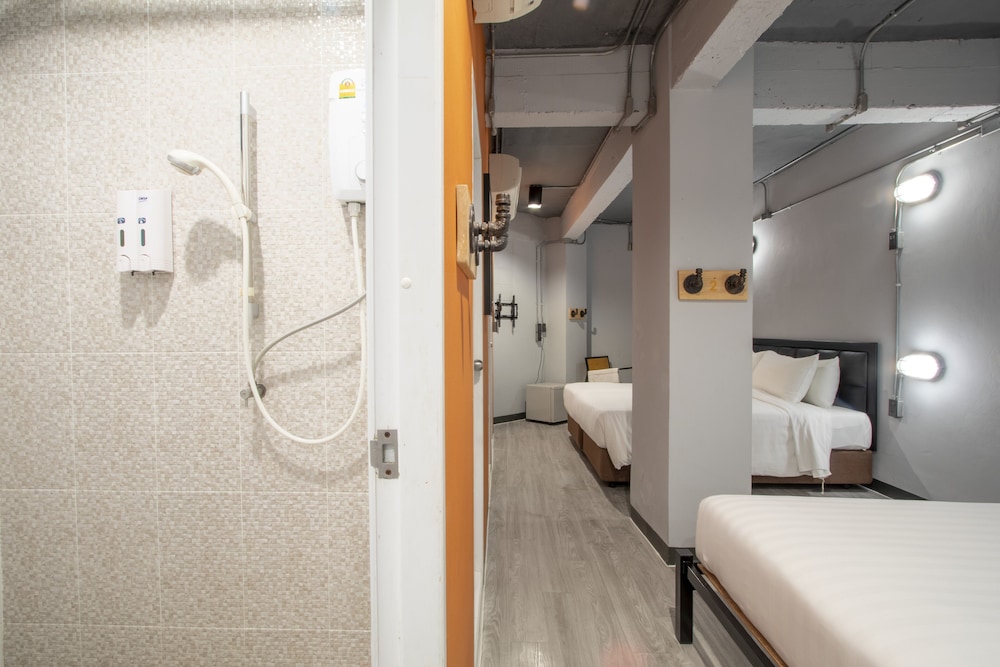 Deluxe Room with 3 Single Beds without Window photo 2