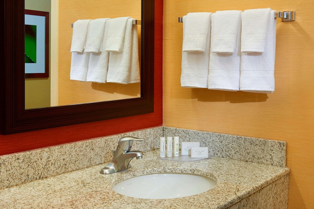 Deluxe Room, 2 Queen Beds, Multiple View (Guestroom Two Queens) photo 3