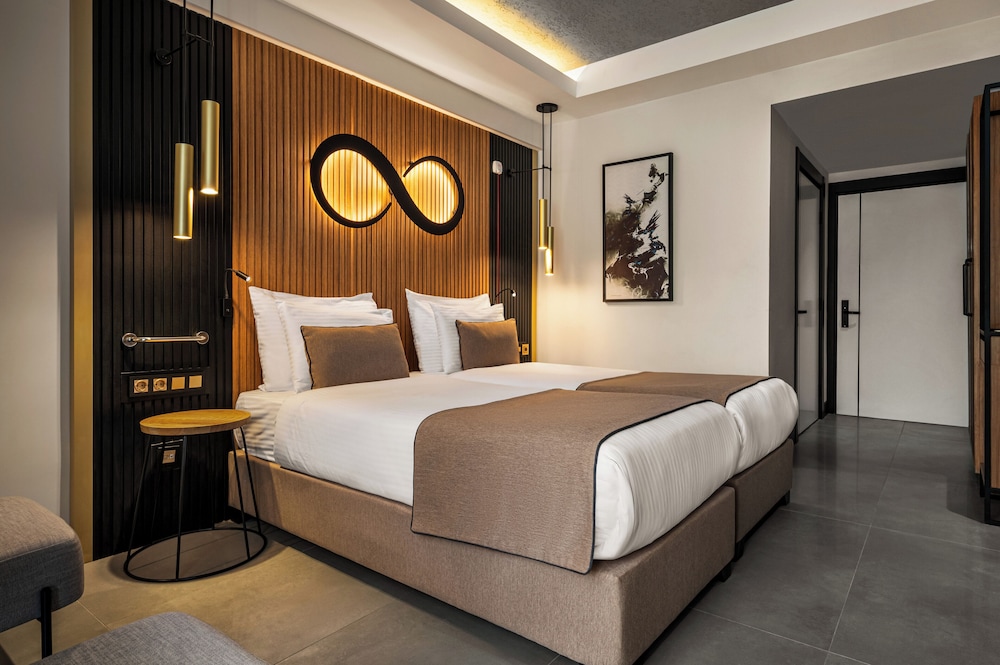 Standard Room, 2 Twin Beds, Accessible (Mobility, Roll-in Shower) - Photo 5