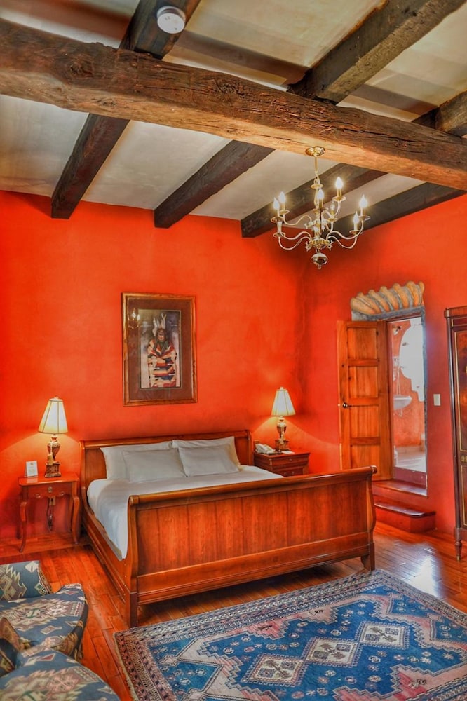 Royal Studio Suite, 1 King Bed - Photo 2