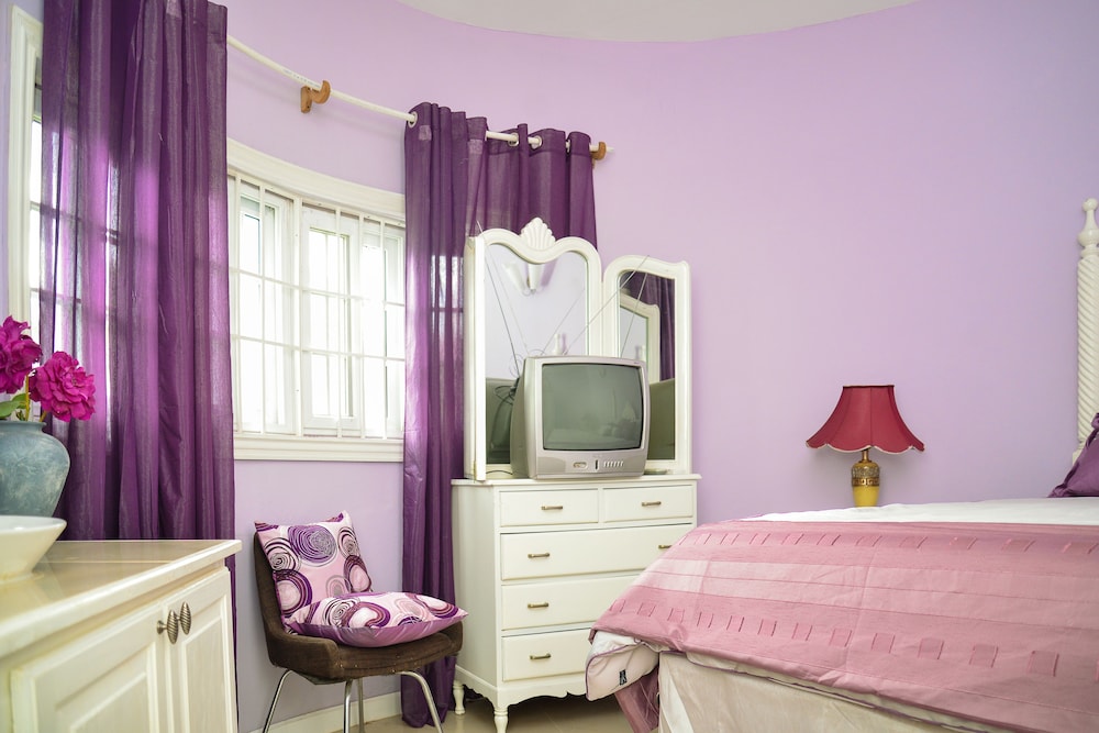 Room, 1 Queen Bed, Ground Floor (Purple Room) photo 2