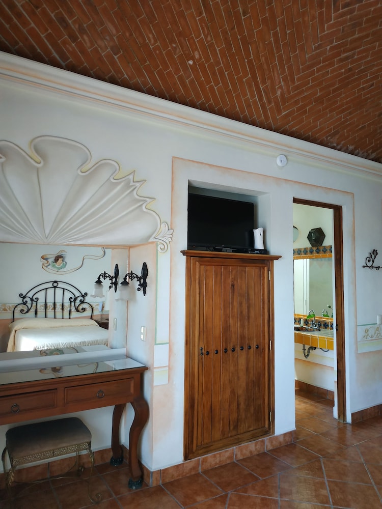 Family Quadruple Room, 2 Double Beds, Balcony, Courtyard View photo 2