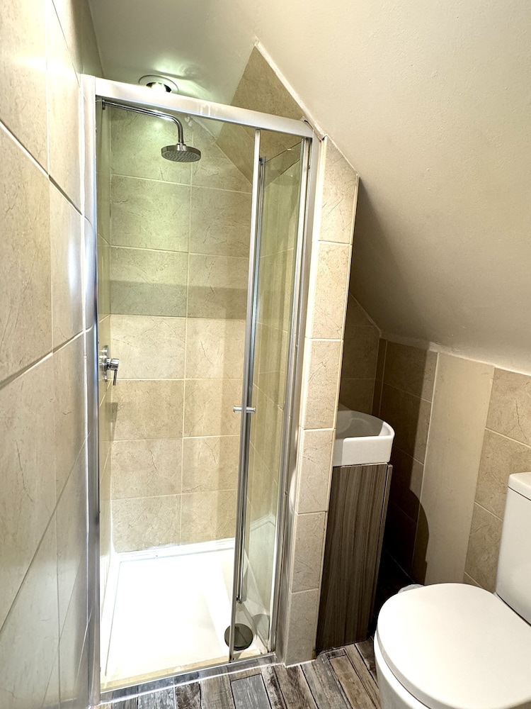 Economy Single Room, Ensuite photo 2