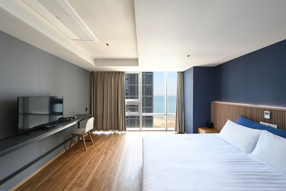 Deluxe Double Half Ocean View Business PKG (1BF INC)