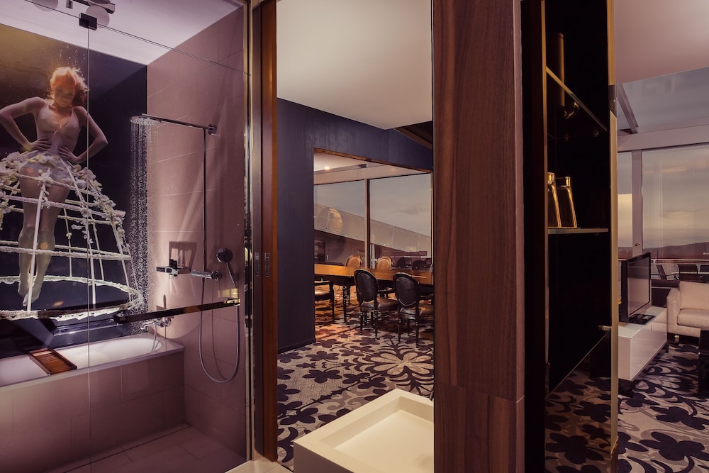 Hero Suite with Roof Terrace - Photo 4