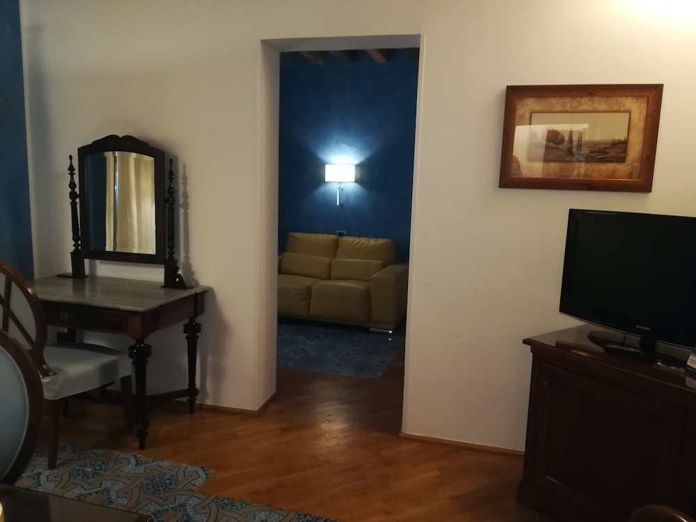 Deluxe Suite - Photo 3