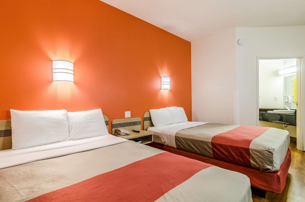 Standard Room, 2 Double Beds, Non Smoking - Photo 7