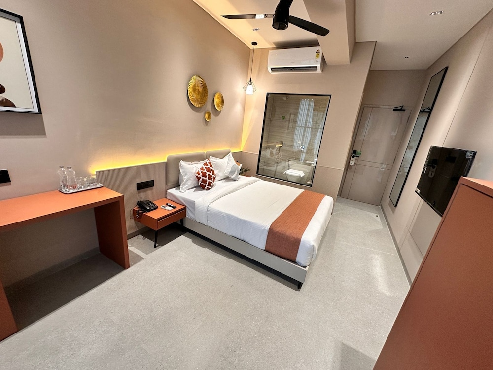 Classic Double Room, City View