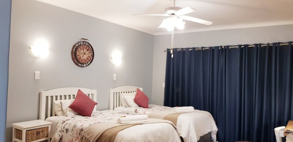 Basic Twin Room - Photo 2