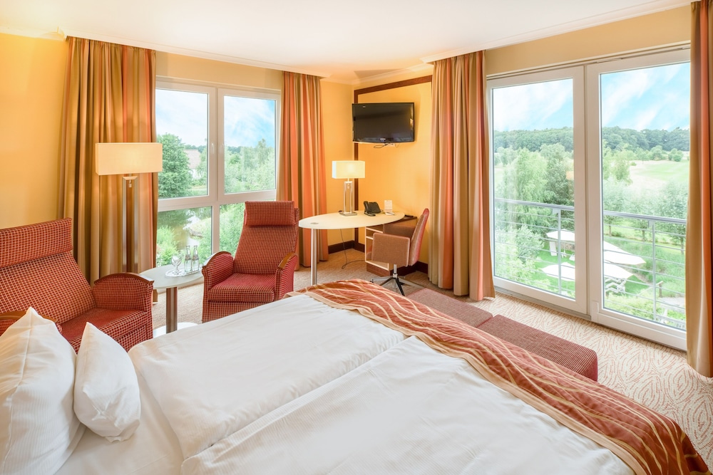 Deluxe Room, 1 Double Bed, Golf View - Photo 1