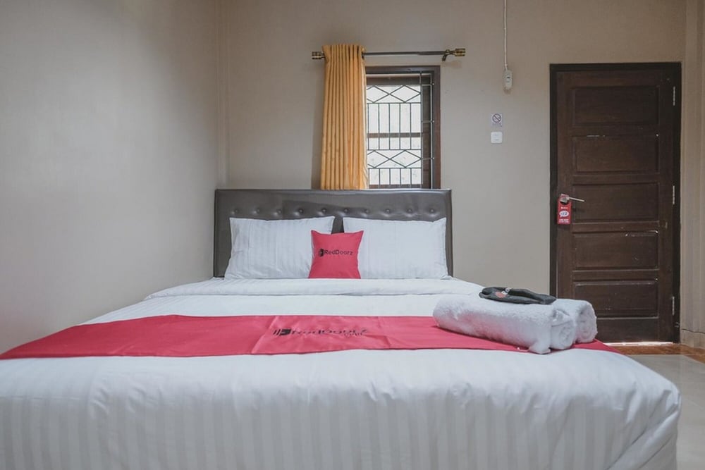 Double Room (RedDoorz) - Photo 4