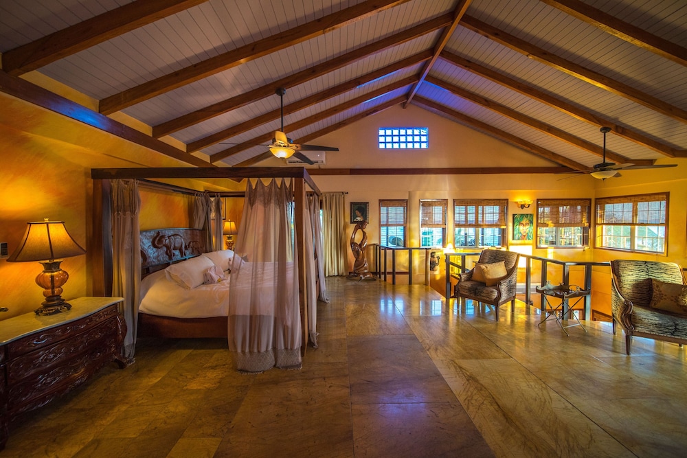 Luxury Villa Premier, 2 Story Oceanfront, 2 Bedroom