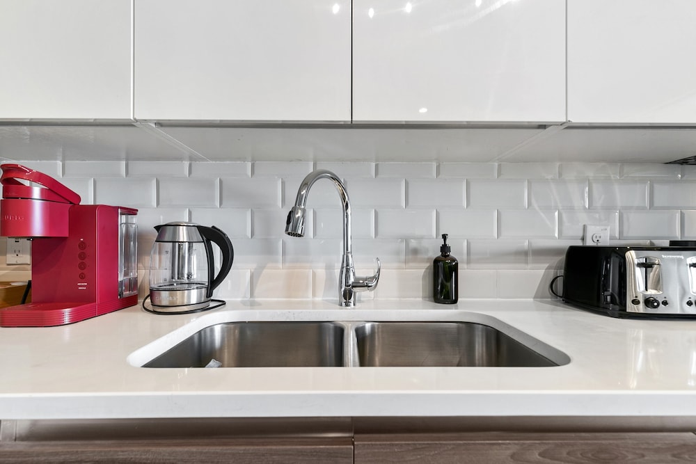 Signature Loft, 3 Bedrooms, 2 Bathrooms, City View - Photo 16