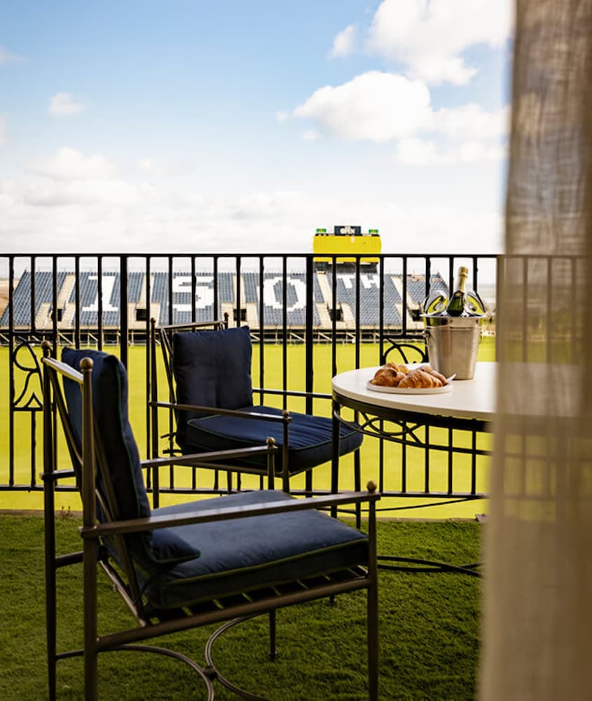 Suite, Balcony (Young Tom Morris) photo 2
