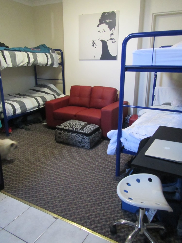 Bed in 4 Bed Mixed Dormitory Room with Private Bathroom photo 2