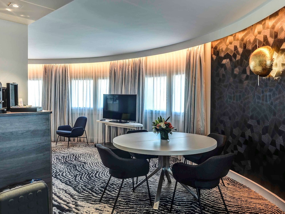 Suite, 1 King Bed with Sofa bed (Paris View)
