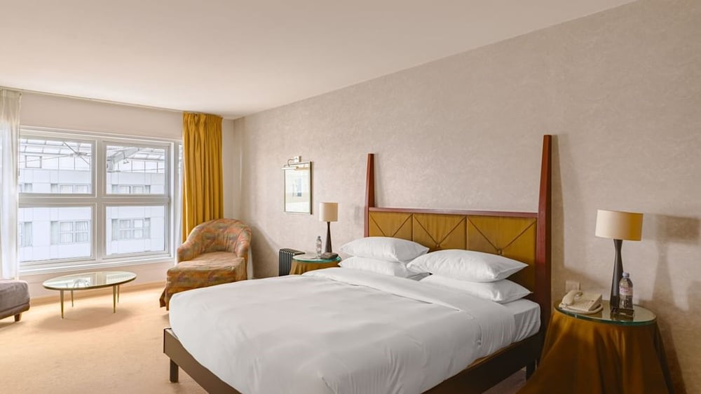 Executive Suite - Photo 3