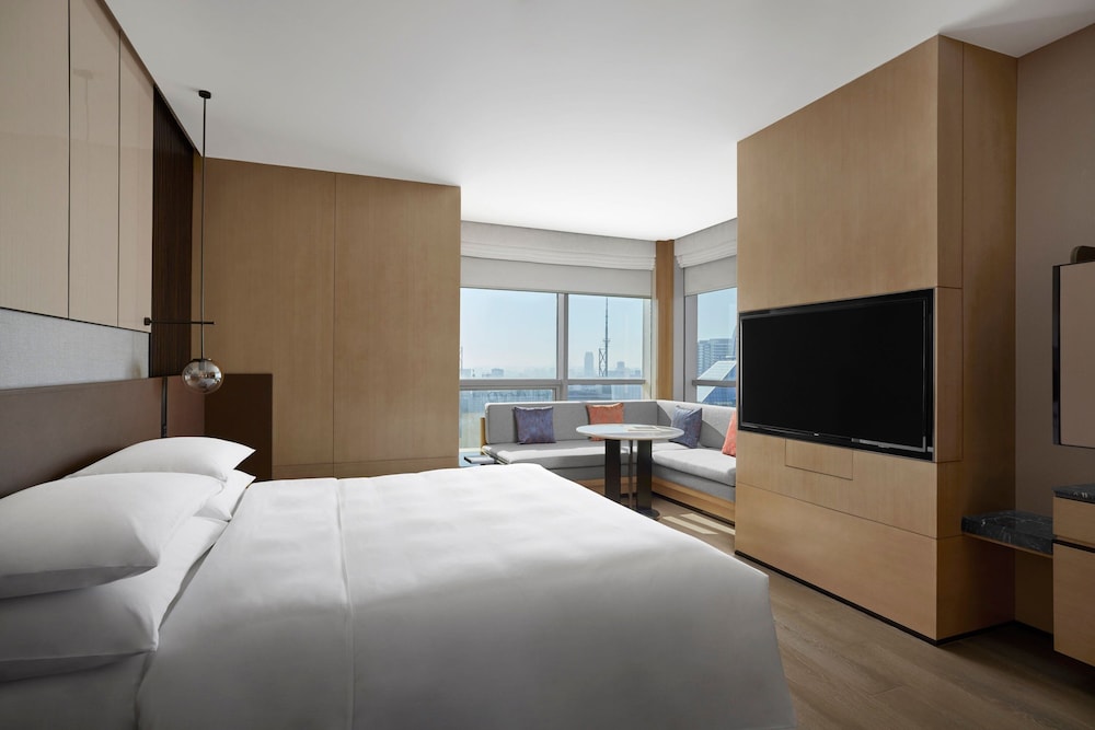 Premier Room, 1 King Bed, City View - Photo 1