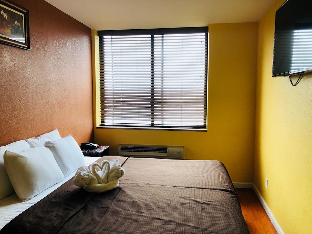 Single Room, 1 King Bed, Non Smoking - Photo 4