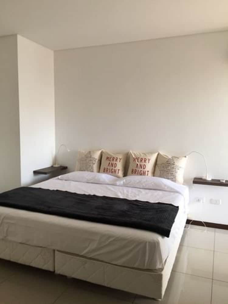 Apartment, 2 Bedrooms, Private Bathroom, Pool View photo 3