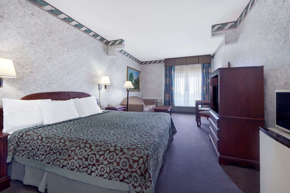 Standard Room, 1 King Bed - Photo 1