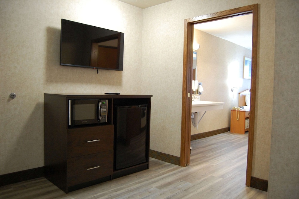 Suite, 1 Queen Bed with Sofa bed, Accessible, Non Smoking - Photo 1