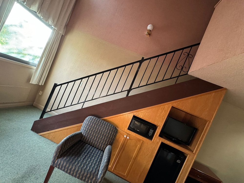 Superior Room, Multiple Beds, Smoking photo 3