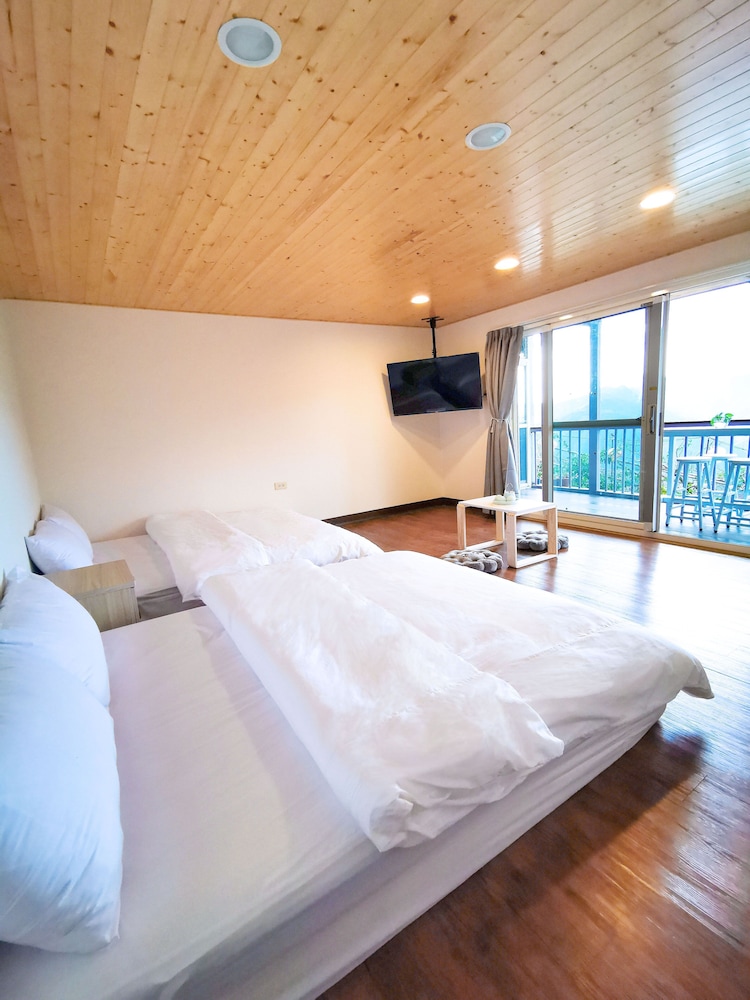 Superior Quadruple Room, 2 Double Beds, Non Smoking, Mountain View photo 1