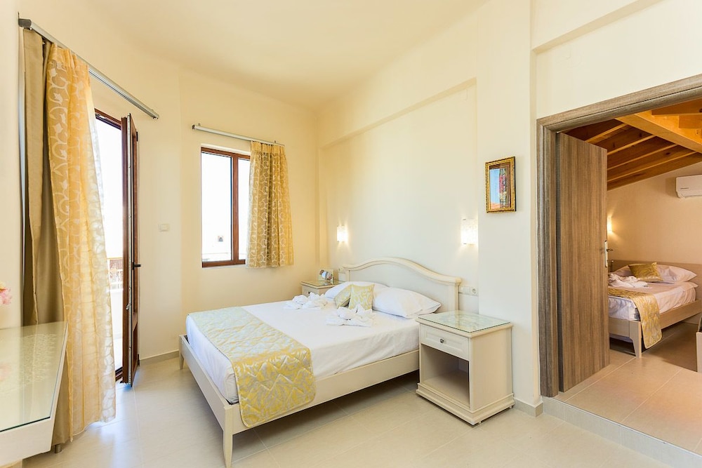 Superior Suite, 2 Bedrooms, City View photo 1