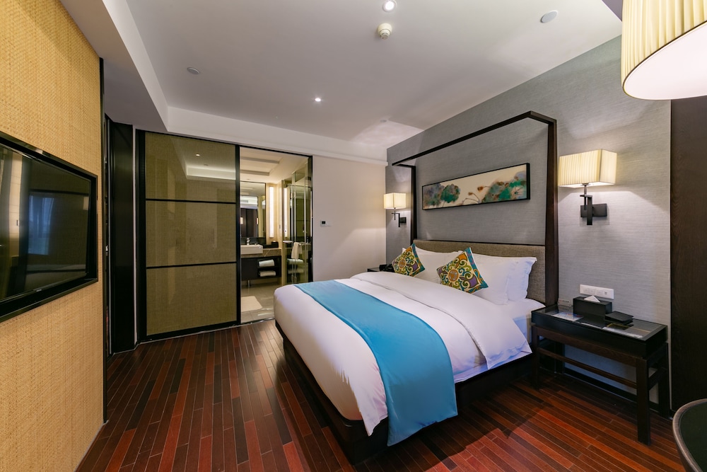 Signature Suite