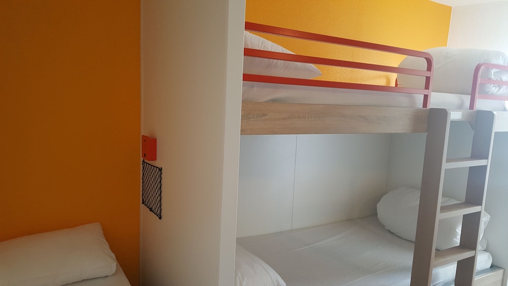 Room, 3 Twin Beds, Private Bathroom (Cabrio) photo 2