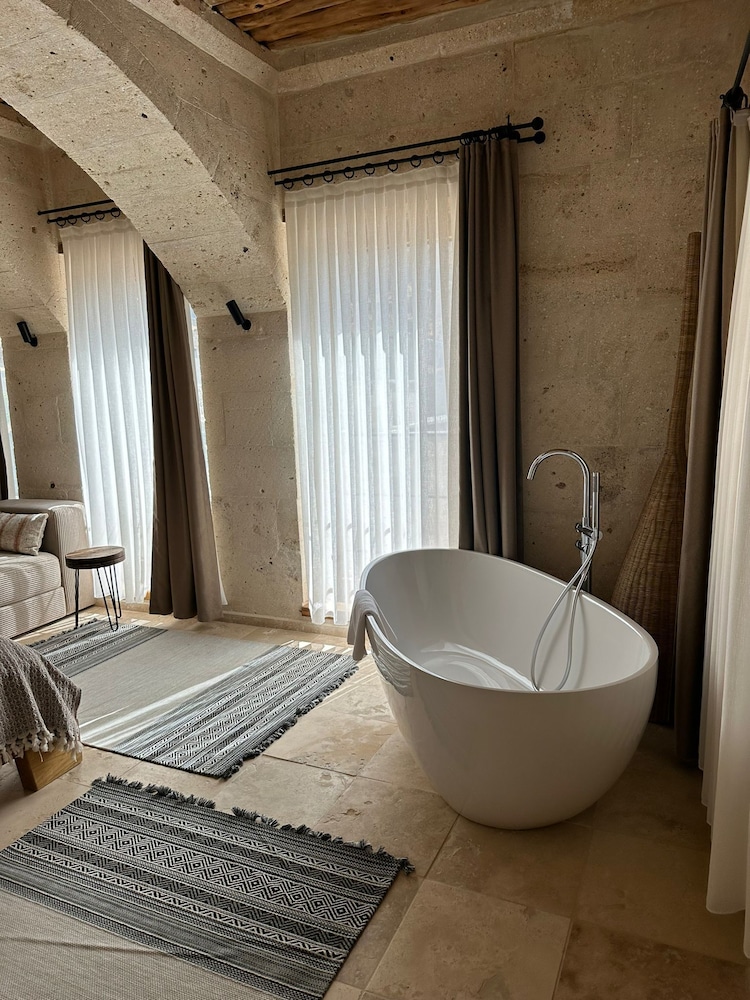 Deluxe Suite - Photo 5