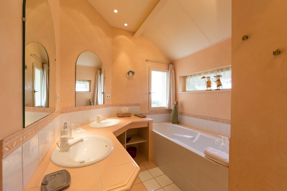 Standard Double Room (Aubépines) photo 2