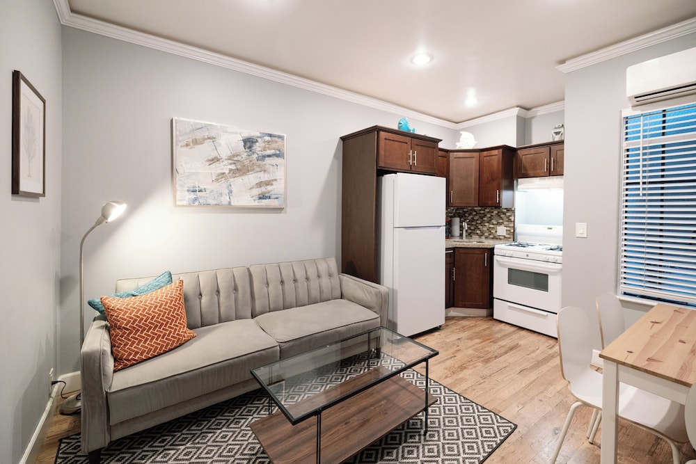 Urban 1-Bedroom Suite photo 1