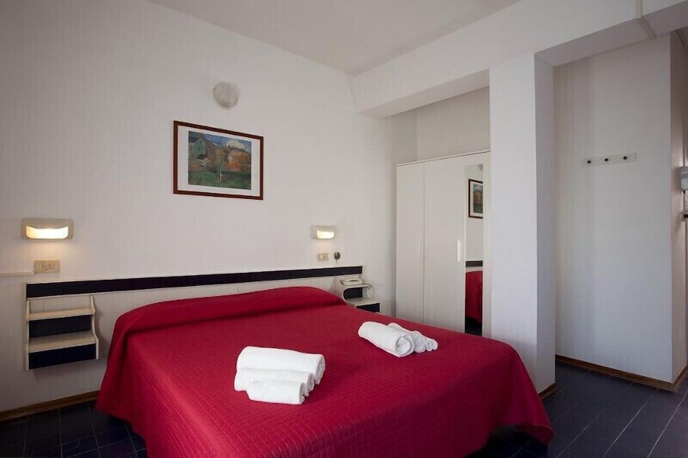Basic Double Room, 1 Double Bed - Photo 3