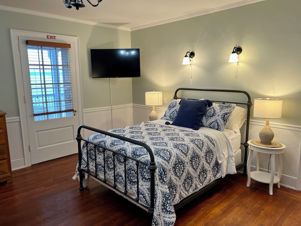 Champlain Room photo 3
