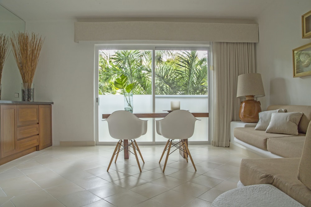 Suite, 3 Bedrooms, Ocean View - Photo 3