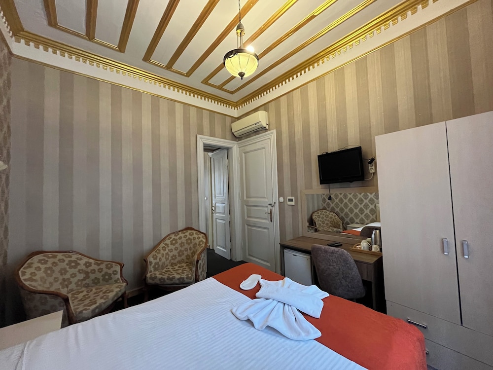 Family Double or Twin Room photo 2