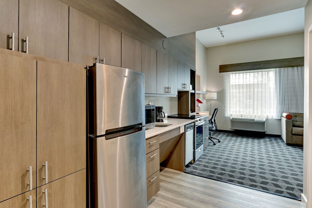 Suite, 1 Bedroom - Photo 3