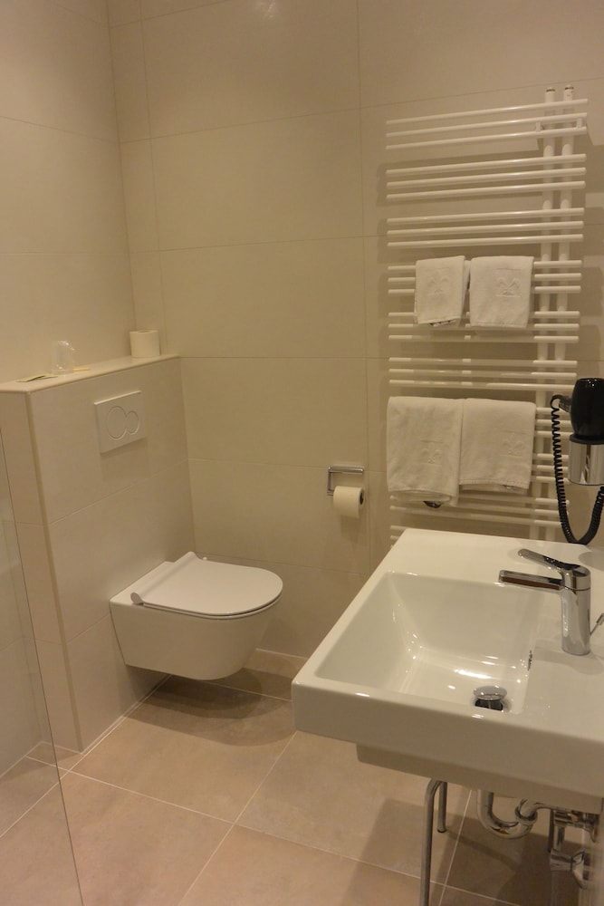 Double Room - Photo 10