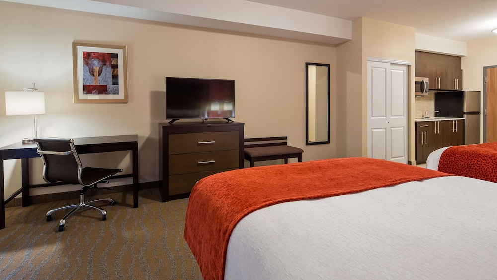 Standard Room, 1 King Bed, Non Smoking, Kitchenette