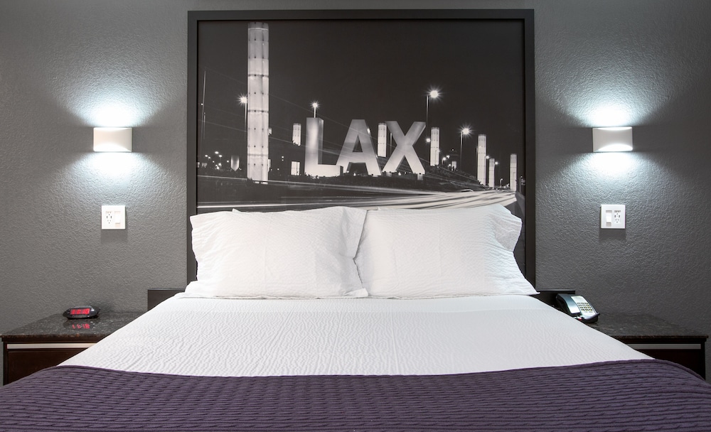 Accessible One King Bed - Photo 3