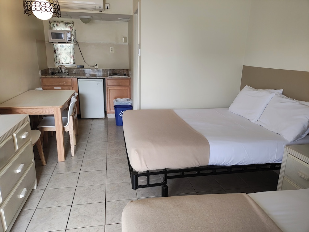 Deluxe Room (Two Room Efficiency (Type 4)) photo 2
