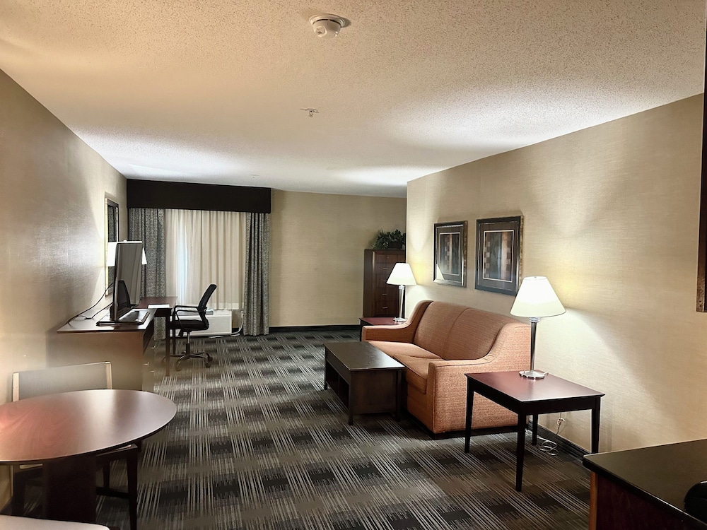Suite, 2 Queen Beds - Photo 4