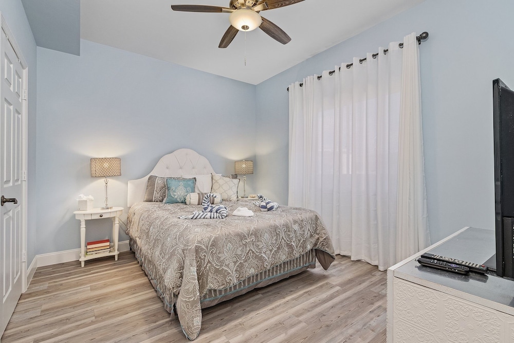Condo, 2 Bedrooms photo 1