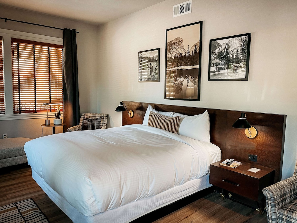 Deluxe Room, 1 King Bed, Non Smoking - Photo 1