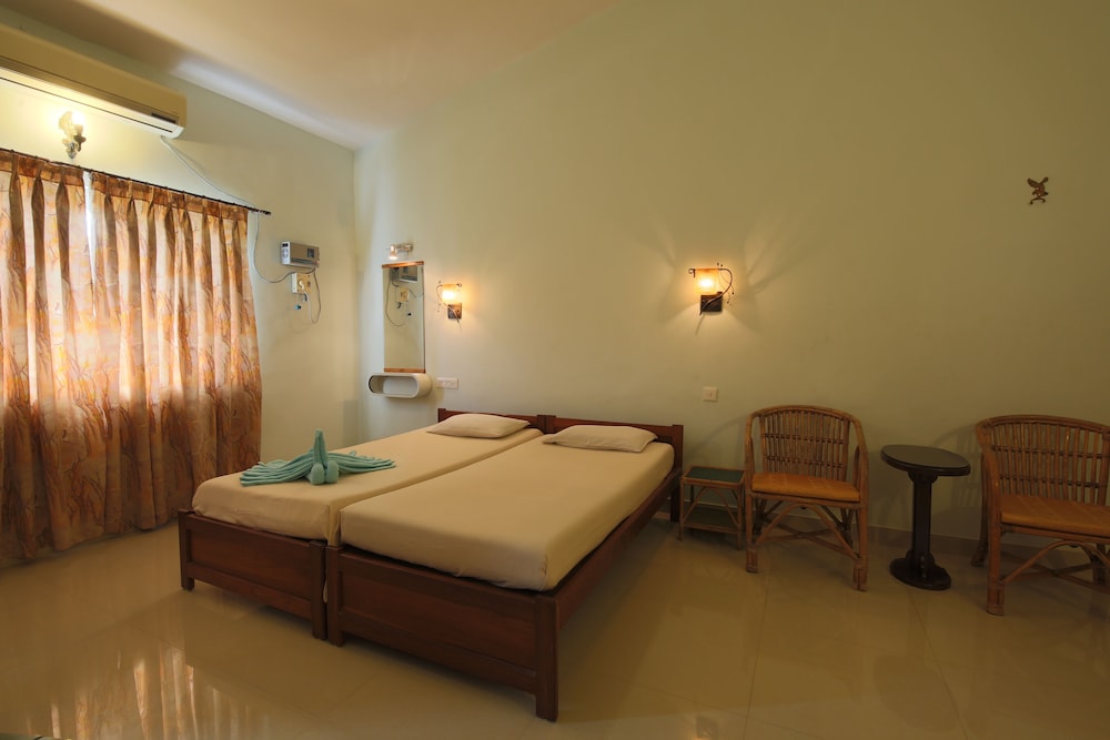 AC Twin Room with Balcony Upper Floor photo 3