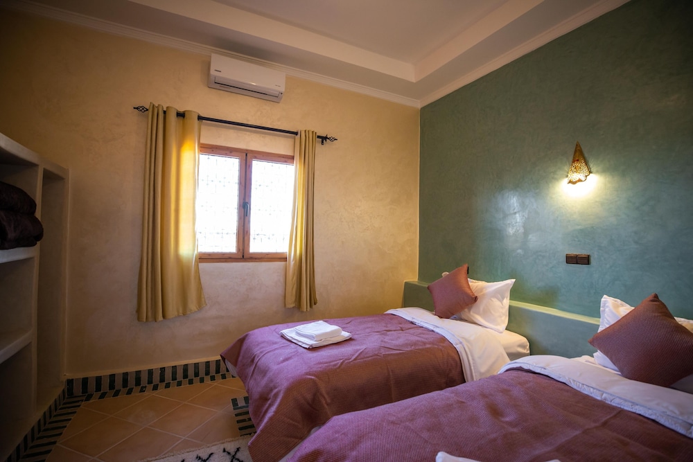 Deluxe Twin Room - Photo 2