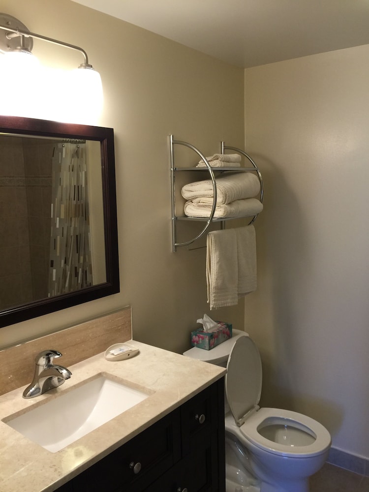 Room, 1 Queen Bed, Ensuite photo 1