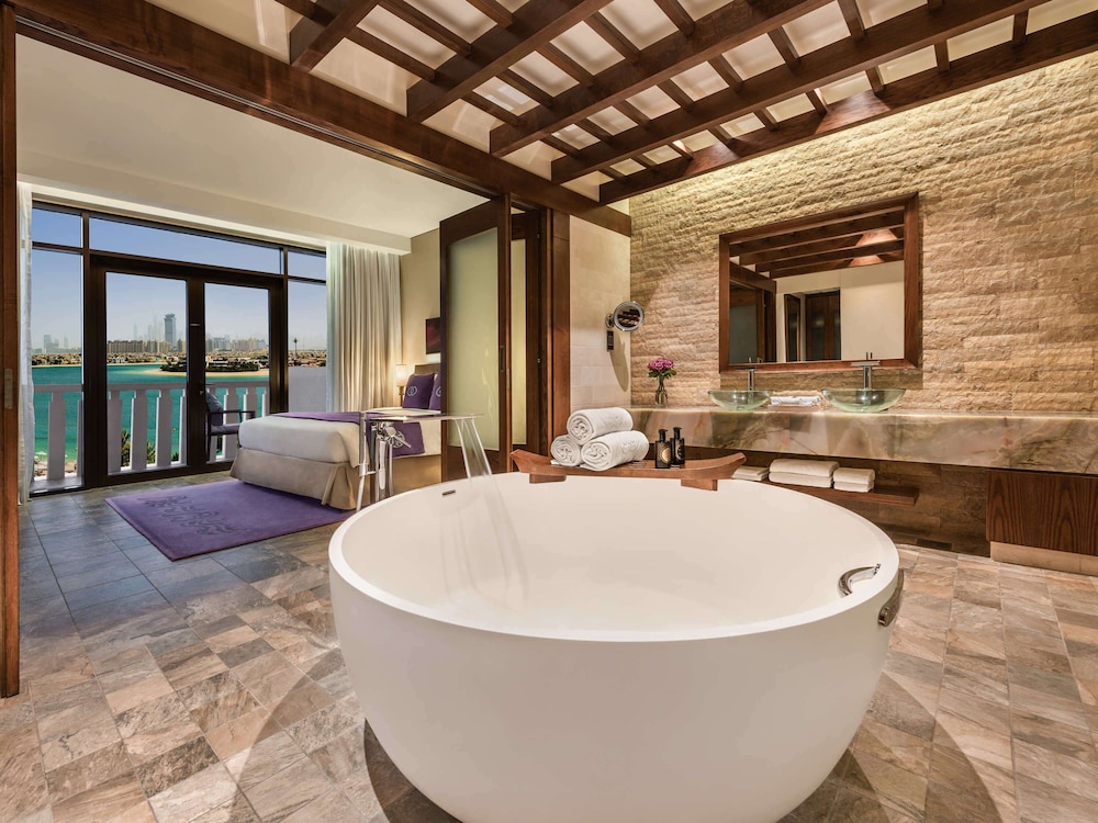Club Suite, 1 King Bed with Sofa bed, Club Lounge Access, Sea View (Prestige) thumbnail 5